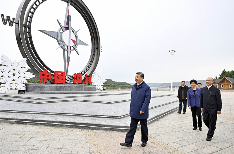 9月6日至8日，中共中央总书记、国家主席、中央军委主席习近平在黑龙江考察。这是6日下午，习近平在大兴安岭地区漠河市北极村考察。